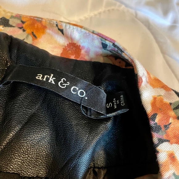 Floral Pattern Cropped Leather Jacket - Picture 2 of 3